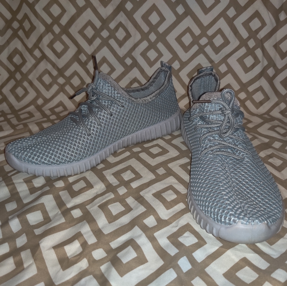 Grey Mesh Tennis Shoes